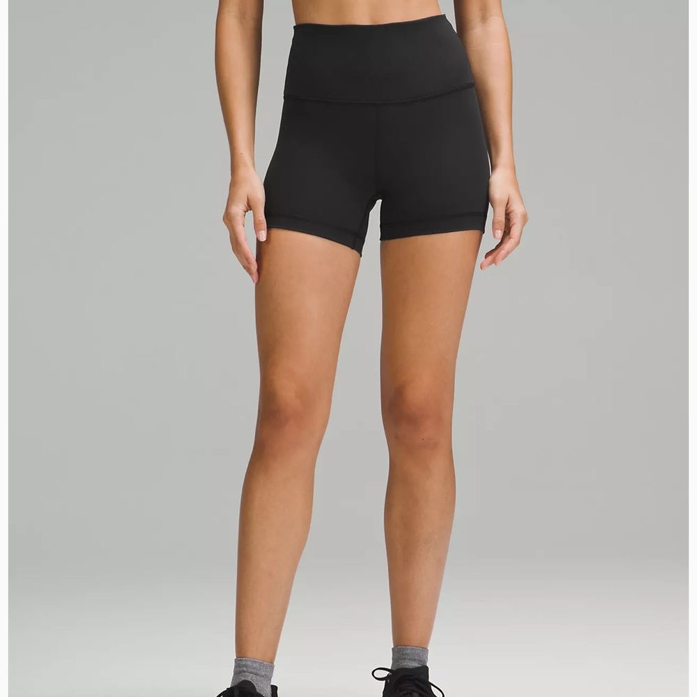 NWT Wunder Train Biker Short 4”